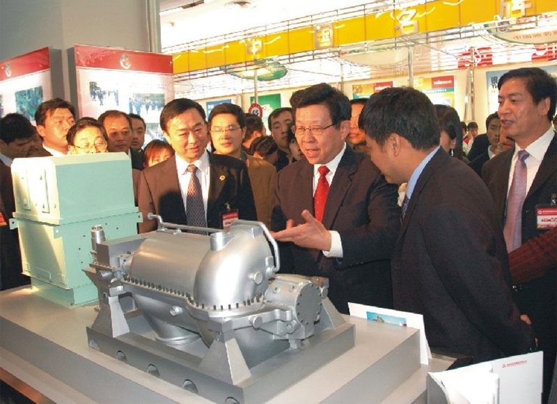 2006时任陕西省长陈德铭来AG一飞冲天展区旅行