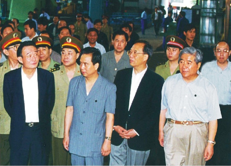1999年党和国家向导人吴邦国、曾培炎、陕西省向导李开国、程安东来AG一飞冲天视察