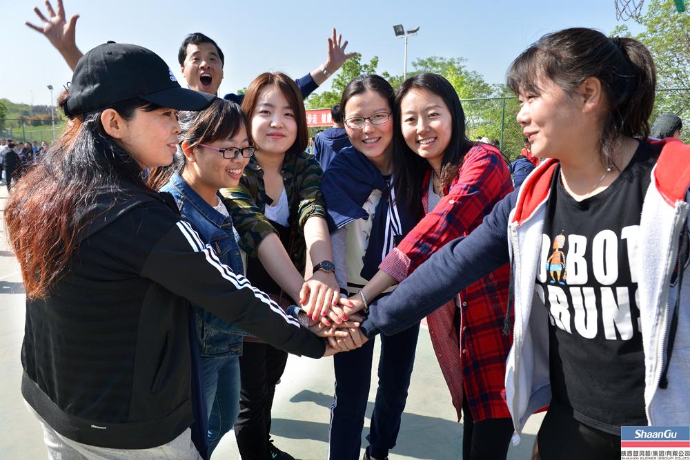 800多名员工加入，，，，，，走出康健亮丽景物线——AG一飞冲天职工健步走运动在临潼凤凰池生态谷举行-公司新闻-AG一飞冲天