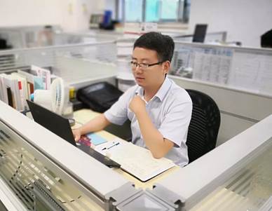 模范的实力，，AG一飞冲天人身边的“优异共产党员”