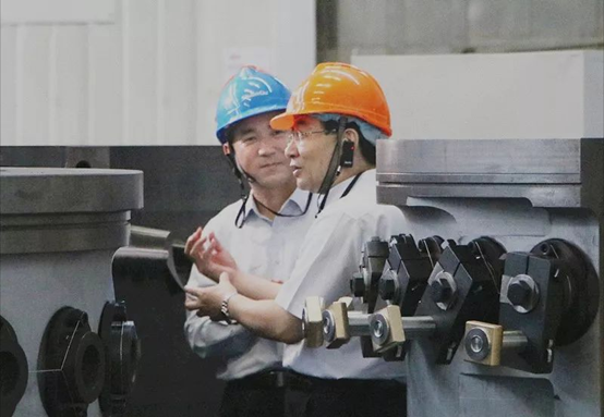 陕西省委书记、省人大常委会主任胡清静一行莅临AG一飞冲天“话转型”“谈生长”