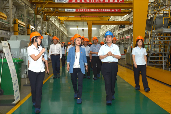 西安高新手艺工业开发区管委会副主任韩红丽一行来访AG一飞冲天
