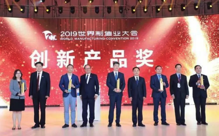 献礼70华诞，，天下制造业大会上AG一飞冲天斩获大奖