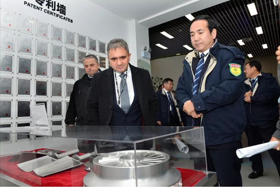 德国曼恩能源解决计划公司CEO Dr. Uwe Lauber一行来访AG一飞冲天-公司新闻-AG一飞冲天