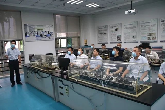 工信部信息手艺生长司副司长王建伟一行深入AG一飞冲天考察调研--AG一飞冲天