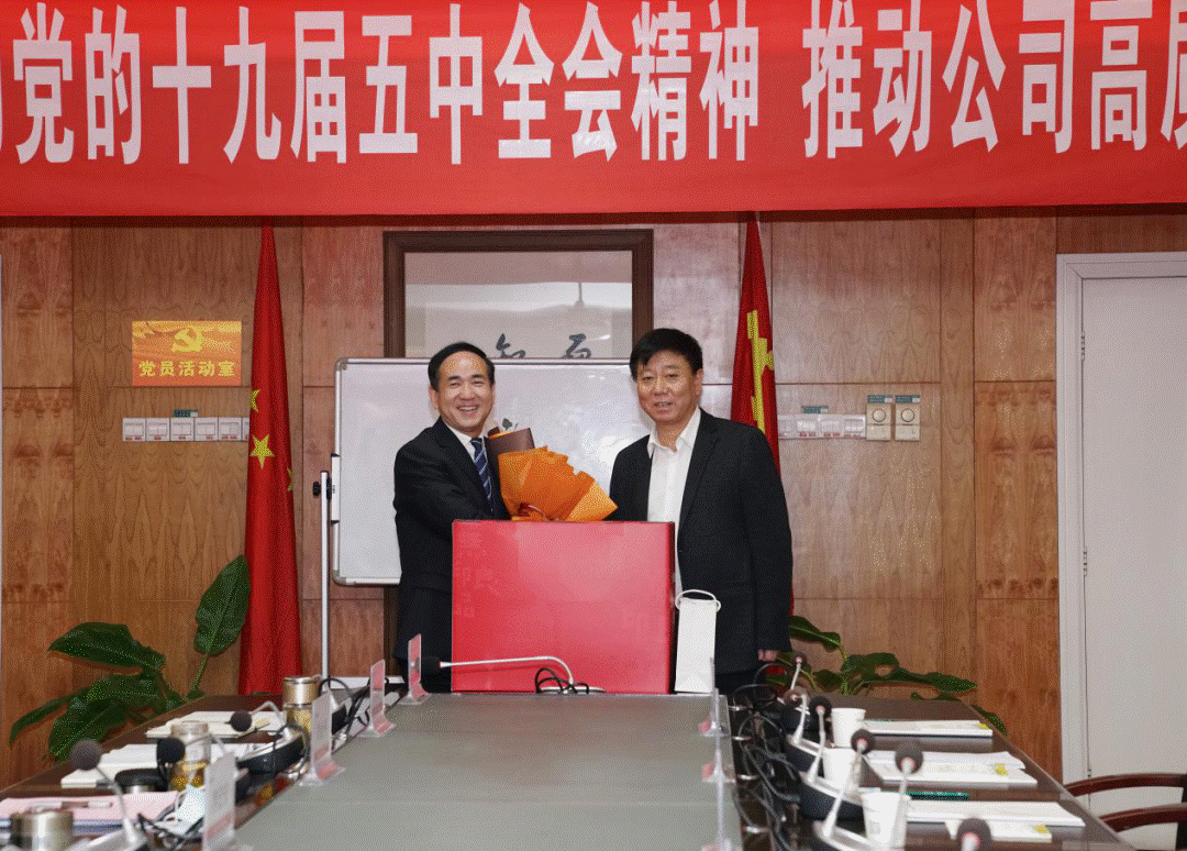 西安市人社局局长卢光文一行深入AG一飞冲天，，，，慰问“国务院政府特殊津贴”获得者李宏安董事长