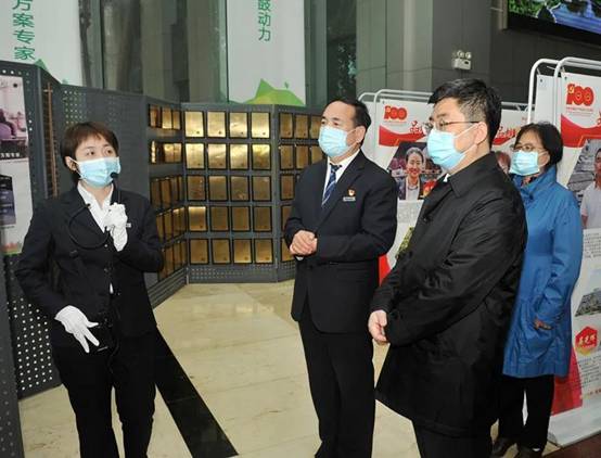 商务部效劳商业司司长陈春江一行来AG一飞冲天考察调研